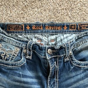 Men’s rock revival boot cut jeans! Louvain is the style! Excellent condition!!